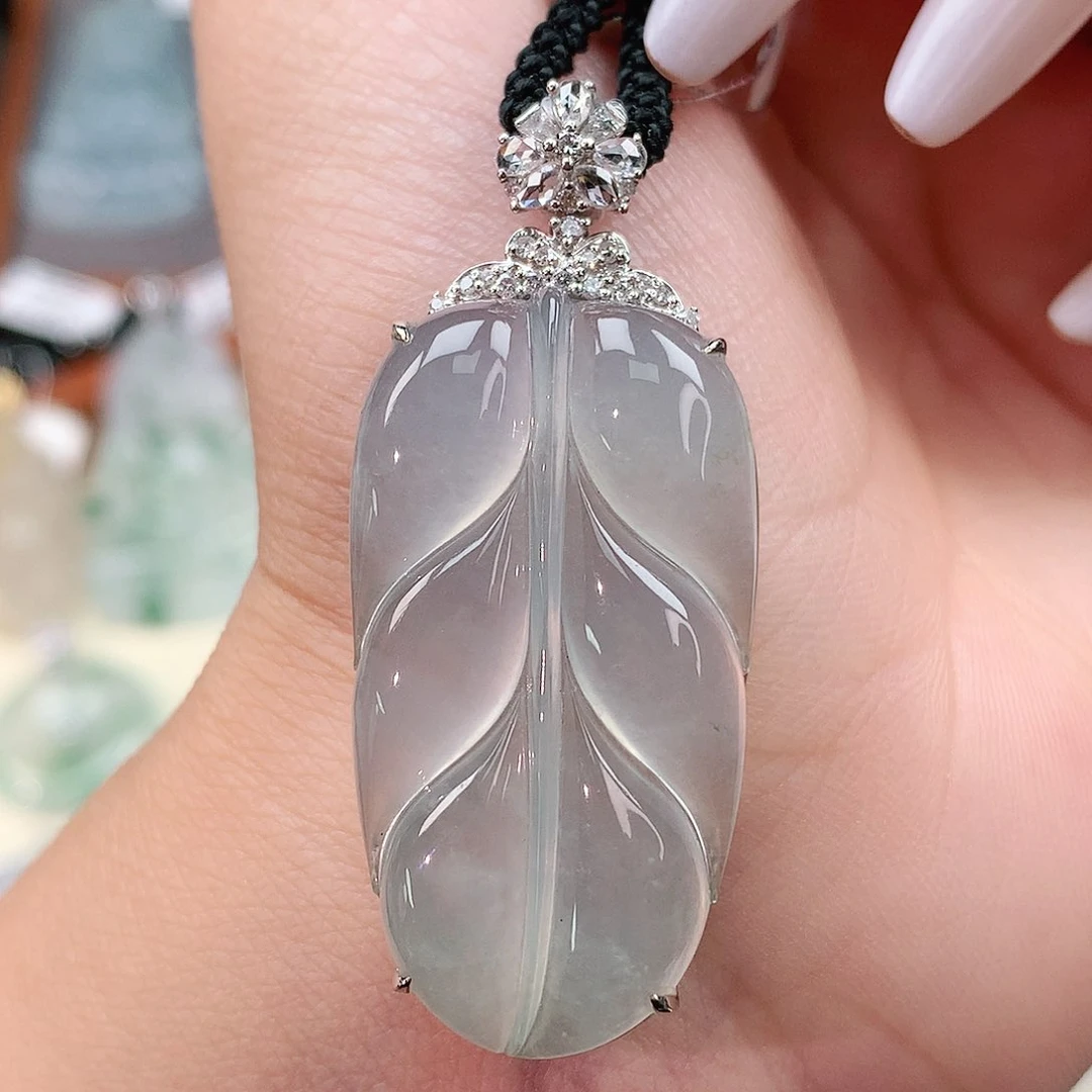 颈饰18K金镶嵌翡翠叶子