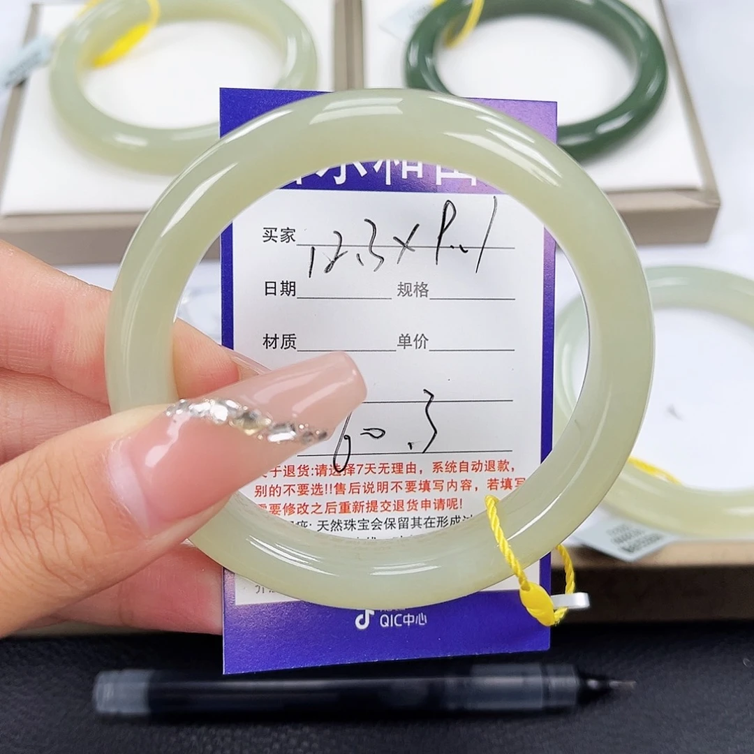 和田玉手镯未镶嵌妙*?