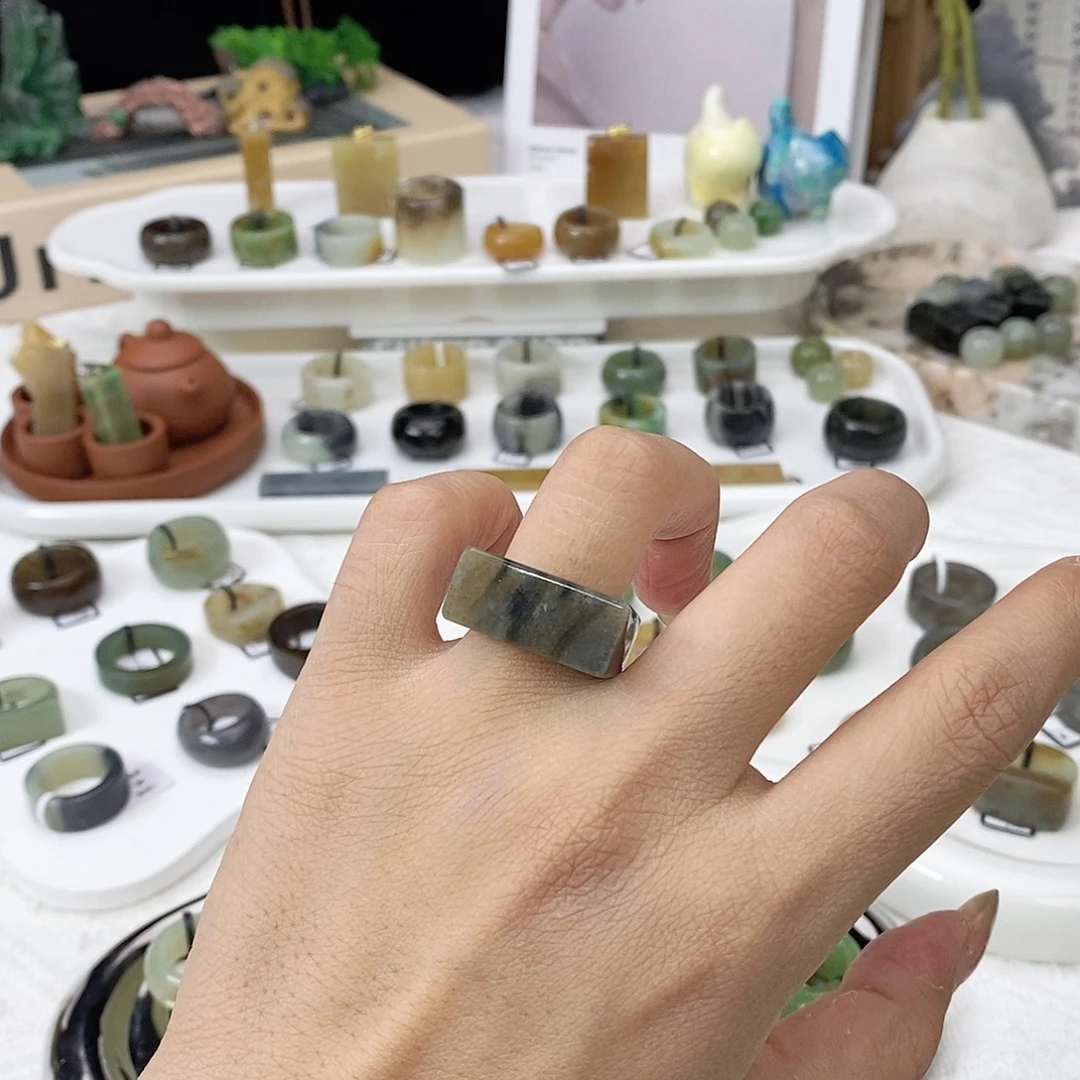 未镶嵌戒指和田玉Q77三色妖花马鞍17.0不退换