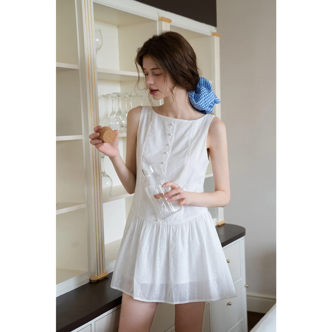 EGGKA【现现】刺绣收腰背心短款连衣裙 E25D1588YM