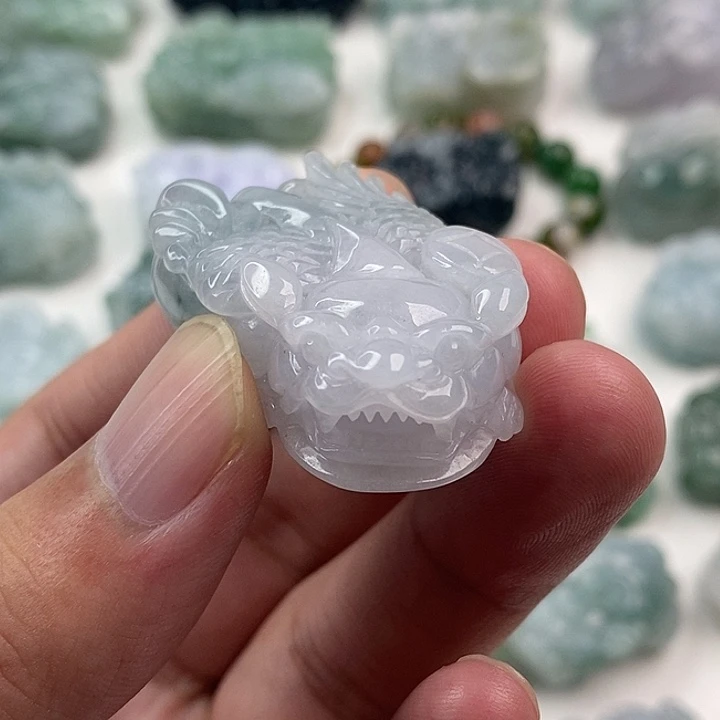 翡翠未镶嵌颈饰貔貅