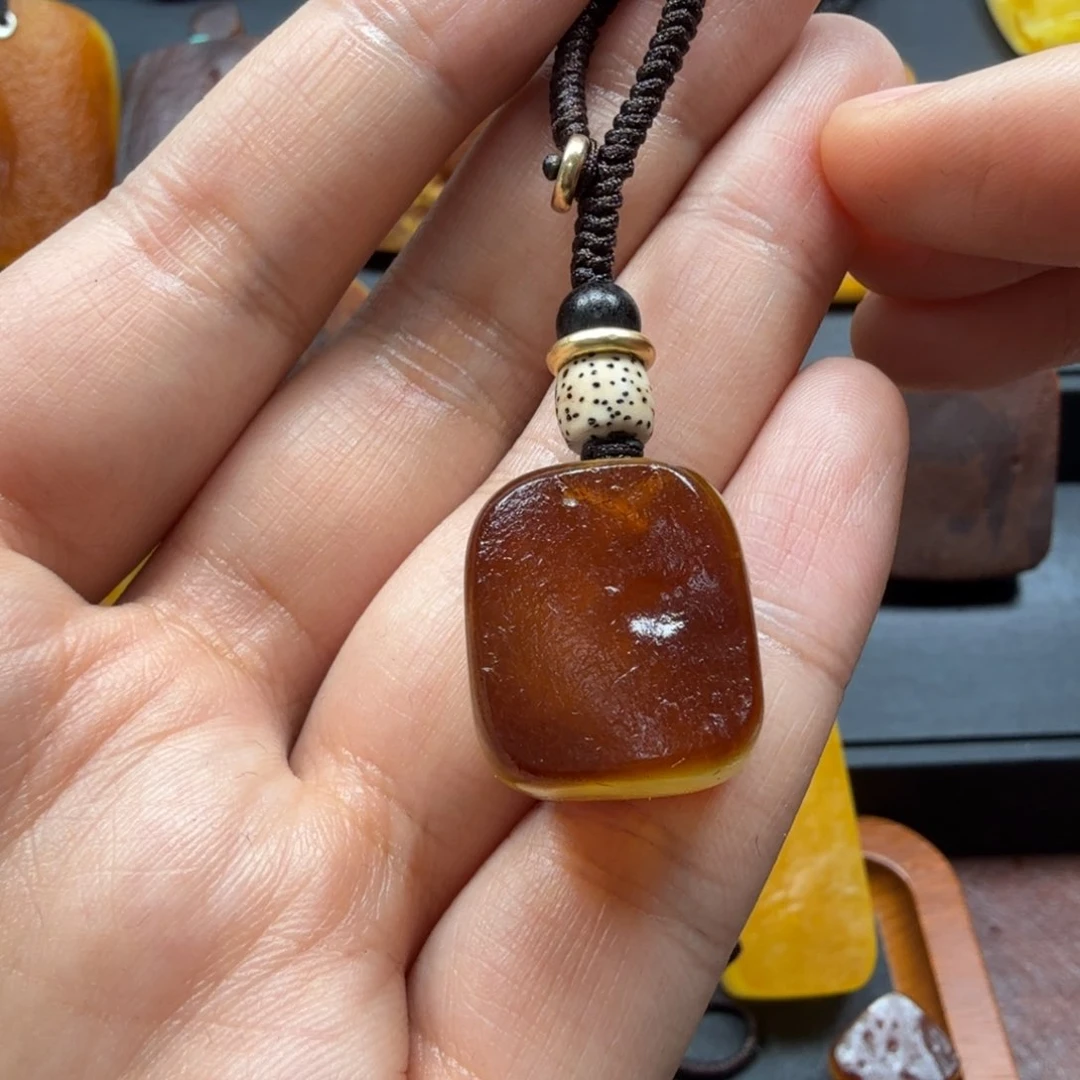 琥珀吊坠(赠链)未镶嵌