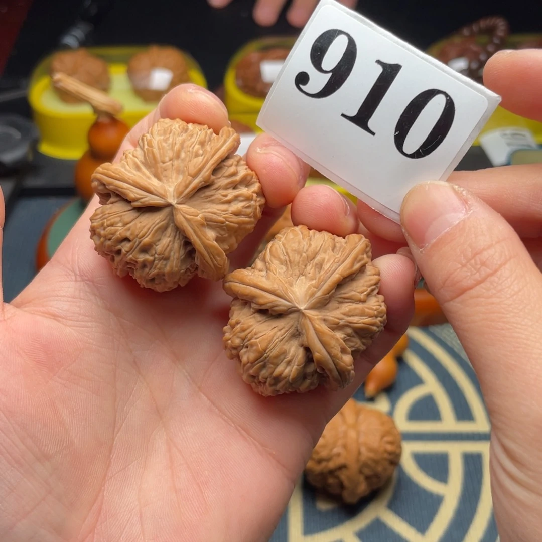 文玩核桃吊坠41白狮子三愣910号