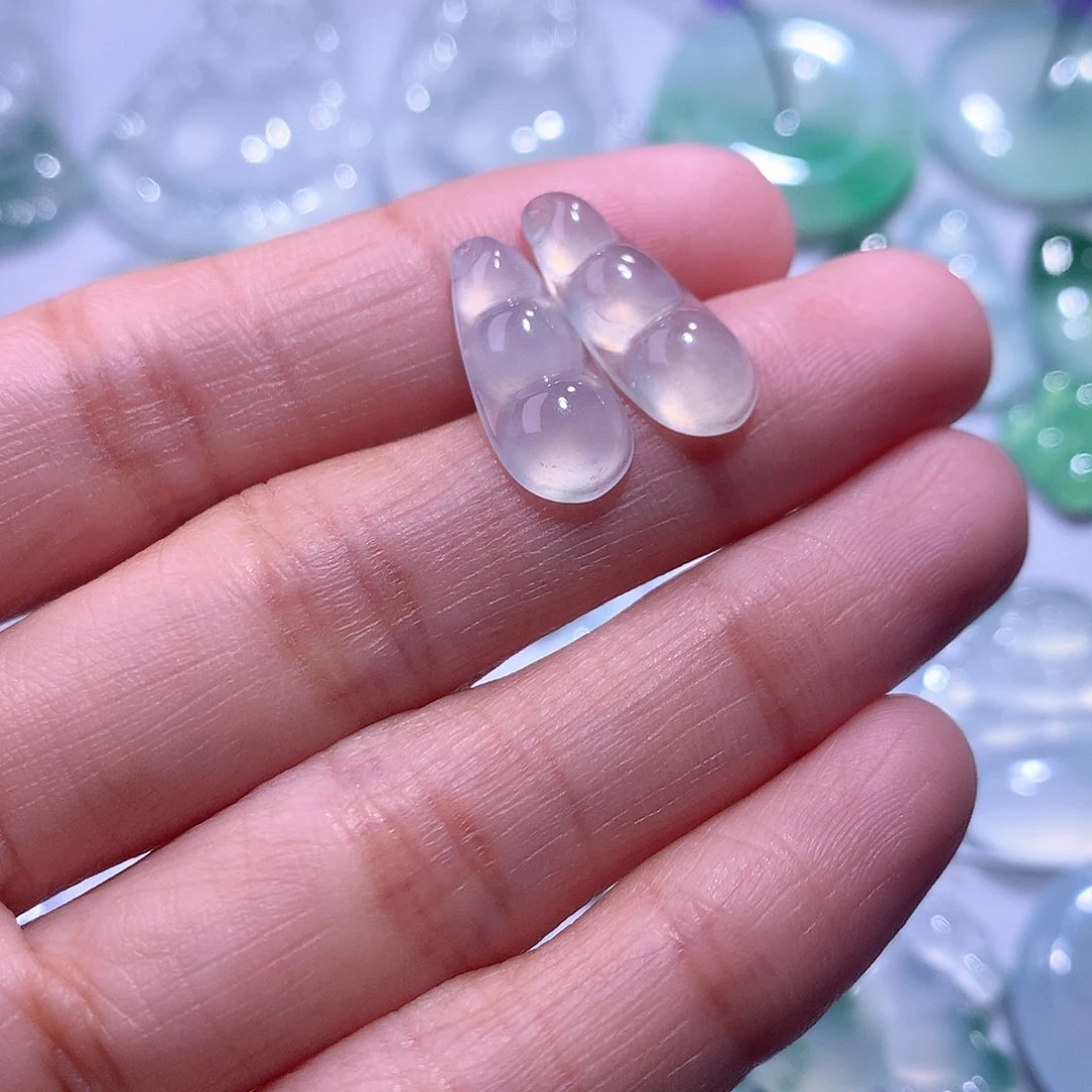 【闪购商品】翡翠颈饰未镶嵌一对豆