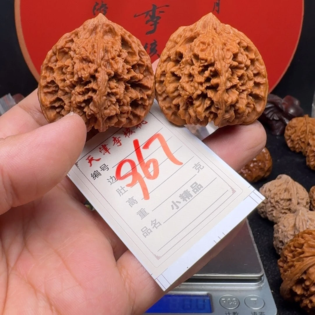 文玩核桃把件42红地闷满天星重50克