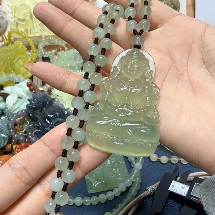 未镶嵌蛇纹石玉吊坠
