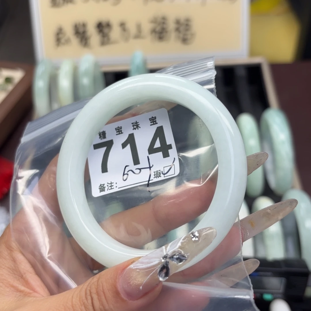 J***.蛇纹石玉未镶嵌手镯