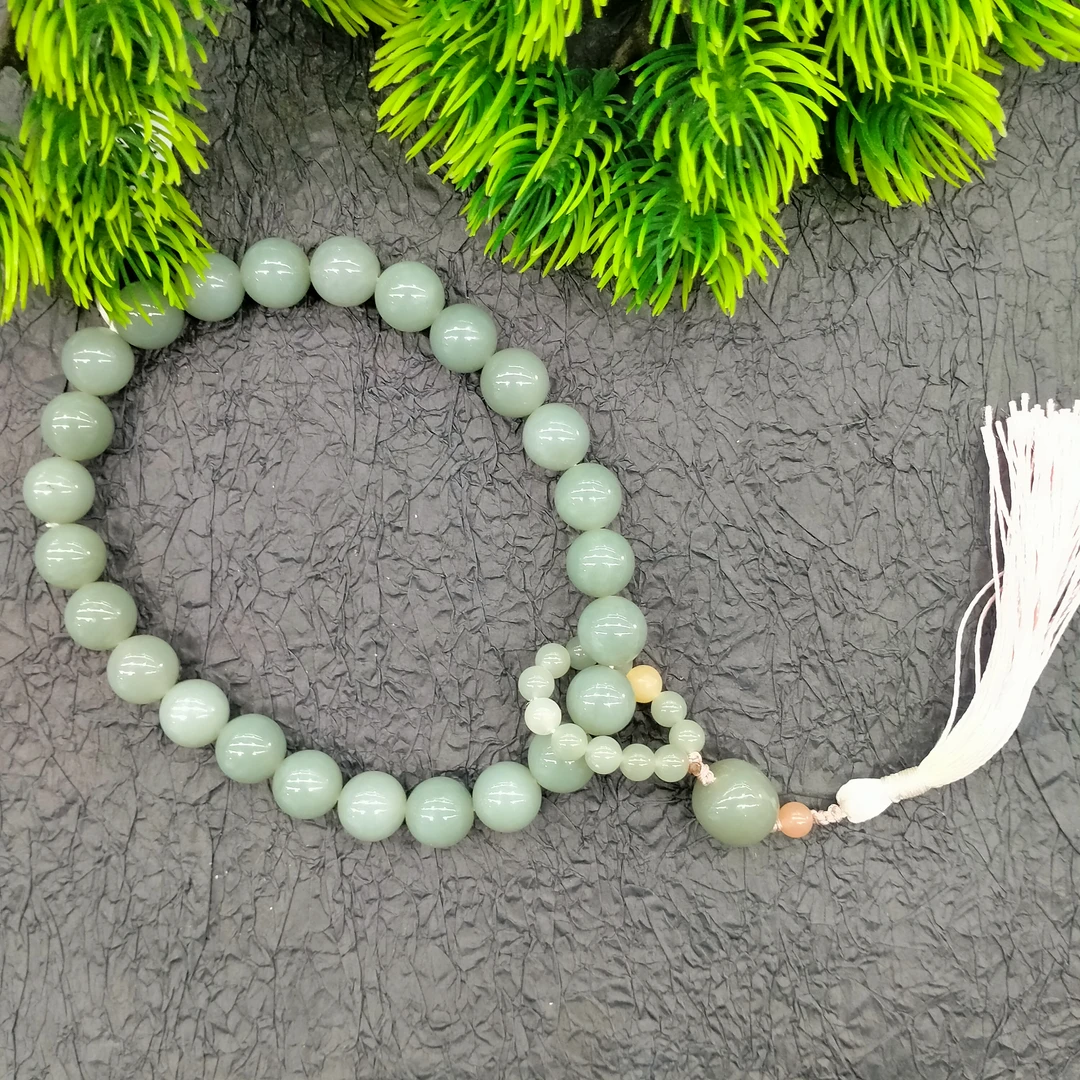 新疆和田玉且末料青白玉卡12手持