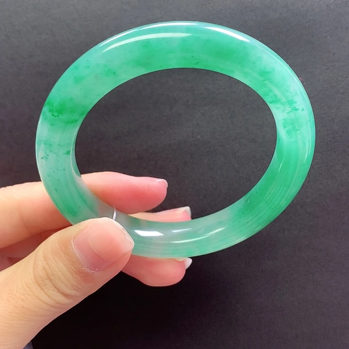 未镶嵌手镯石英质玉