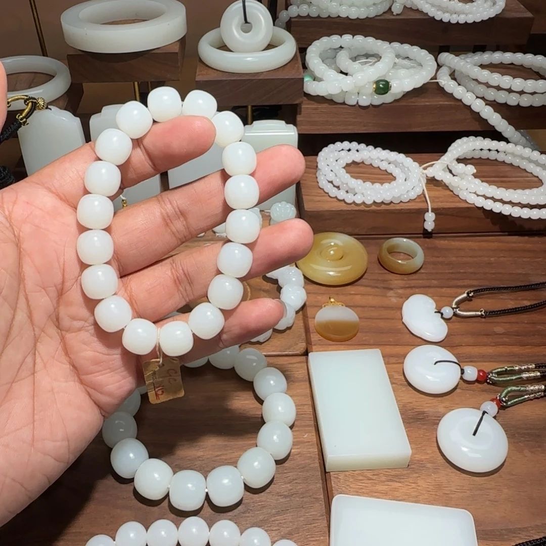 I***拿和田玉（糖玉）未镶嵌手链