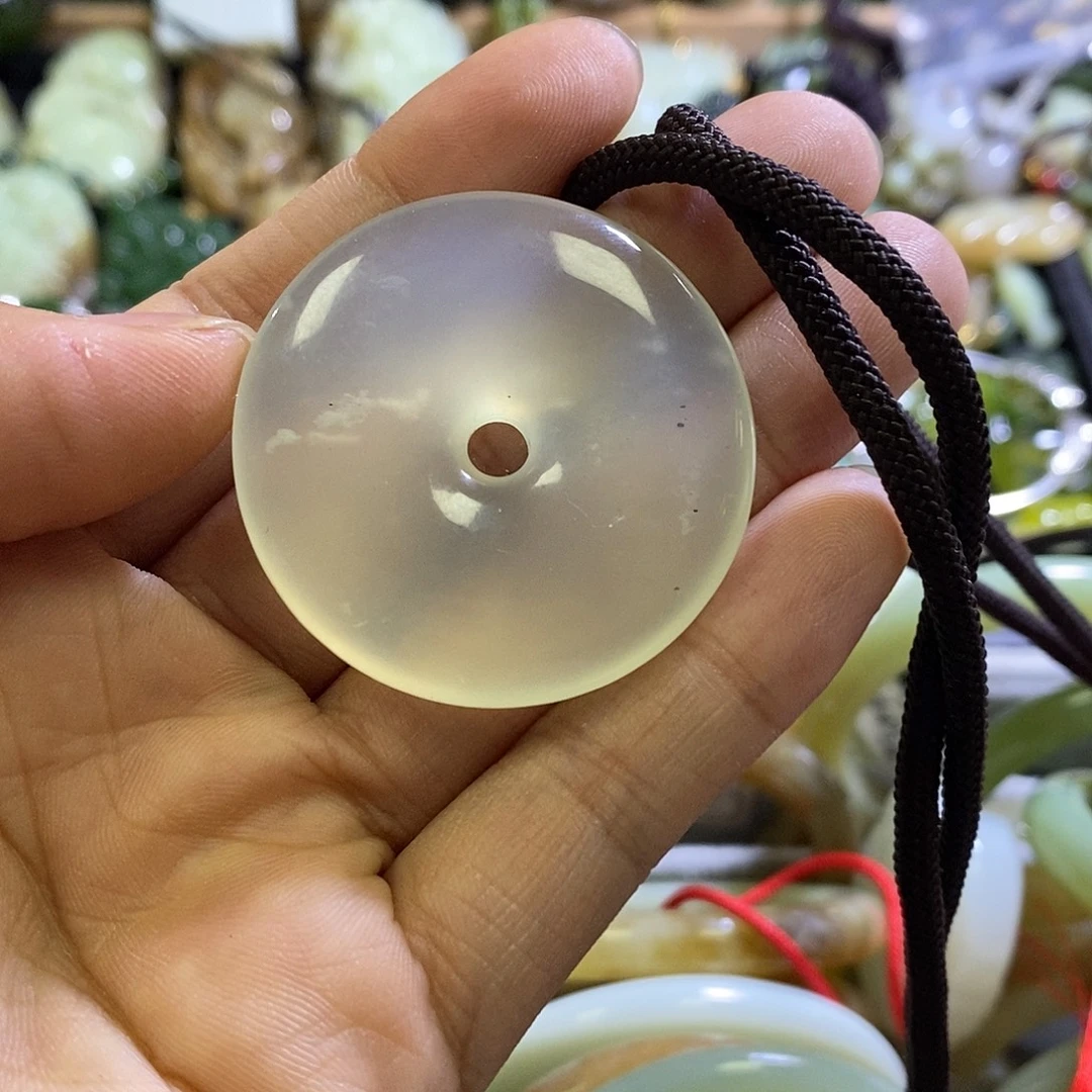 未镶嵌岫玉挂件一个