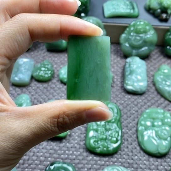 【闪购商品】颈饰未镶嵌和田玉