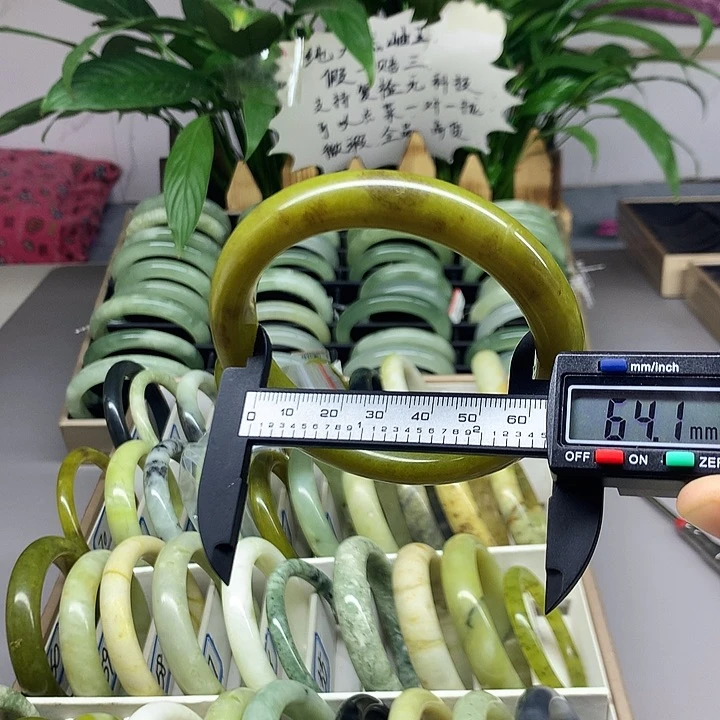 未镶嵌蛇纹石玉手镯72