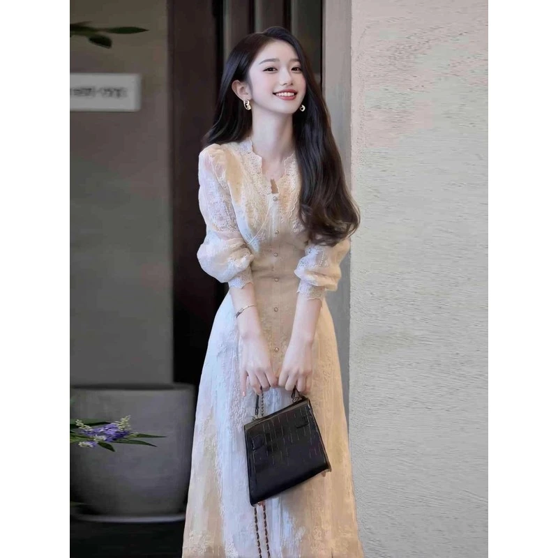 法式气质名媛v领长袖连衣裙2025秋季高端精致蕾丝绝美收腰a字长裙