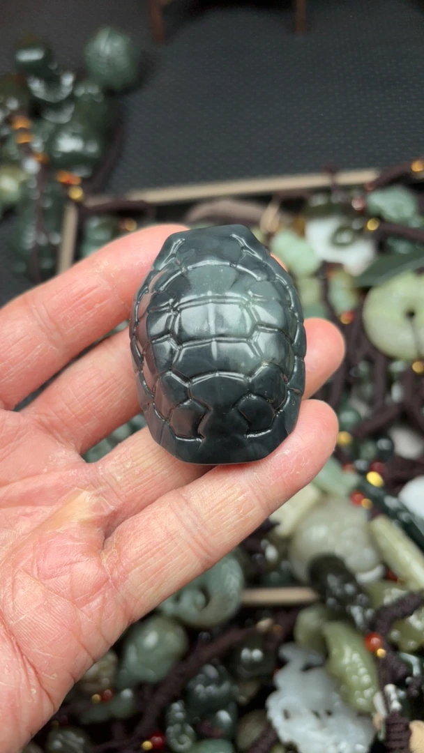 保真和田玉富甲时尚吊坠百搭精雕拍一发一手工精致气质