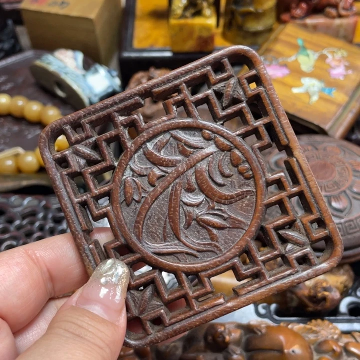 花梨木类端景台陶瓷艺术家的作品