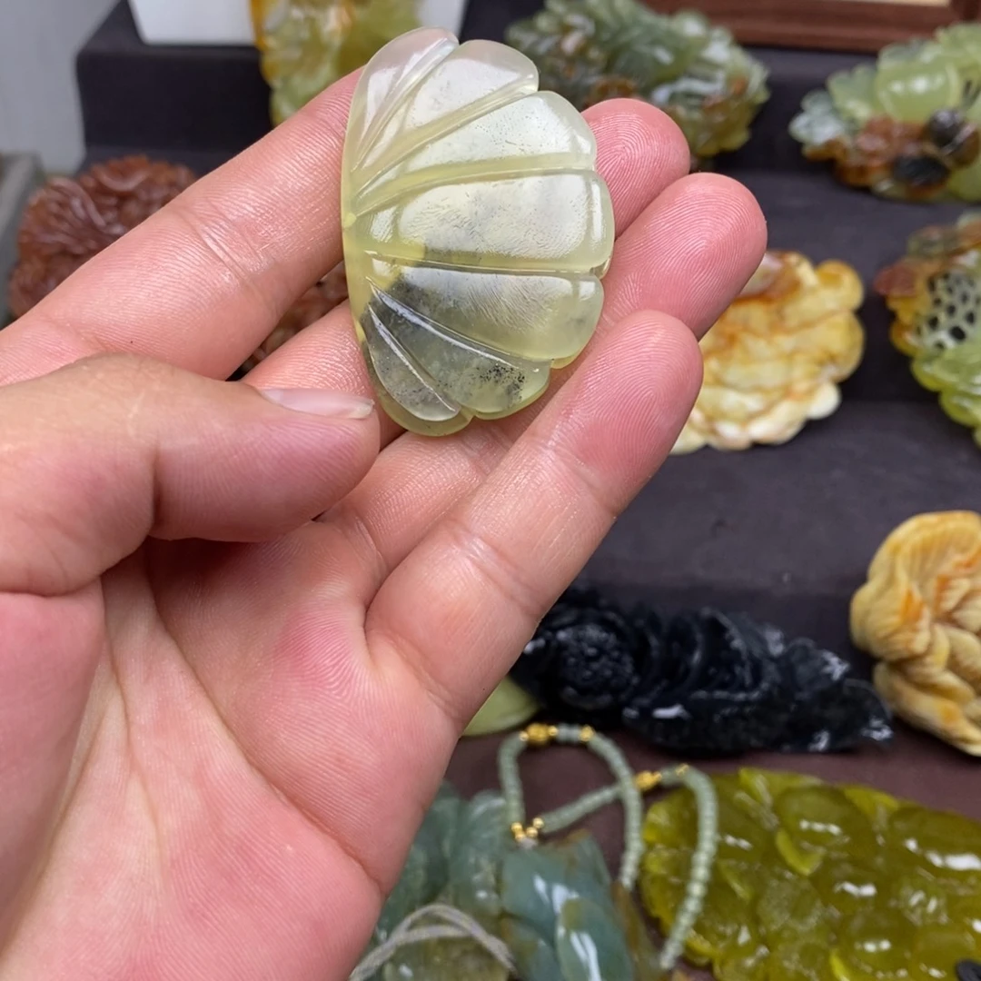 未镶嵌蛇纹石玉吊坠(不含链)