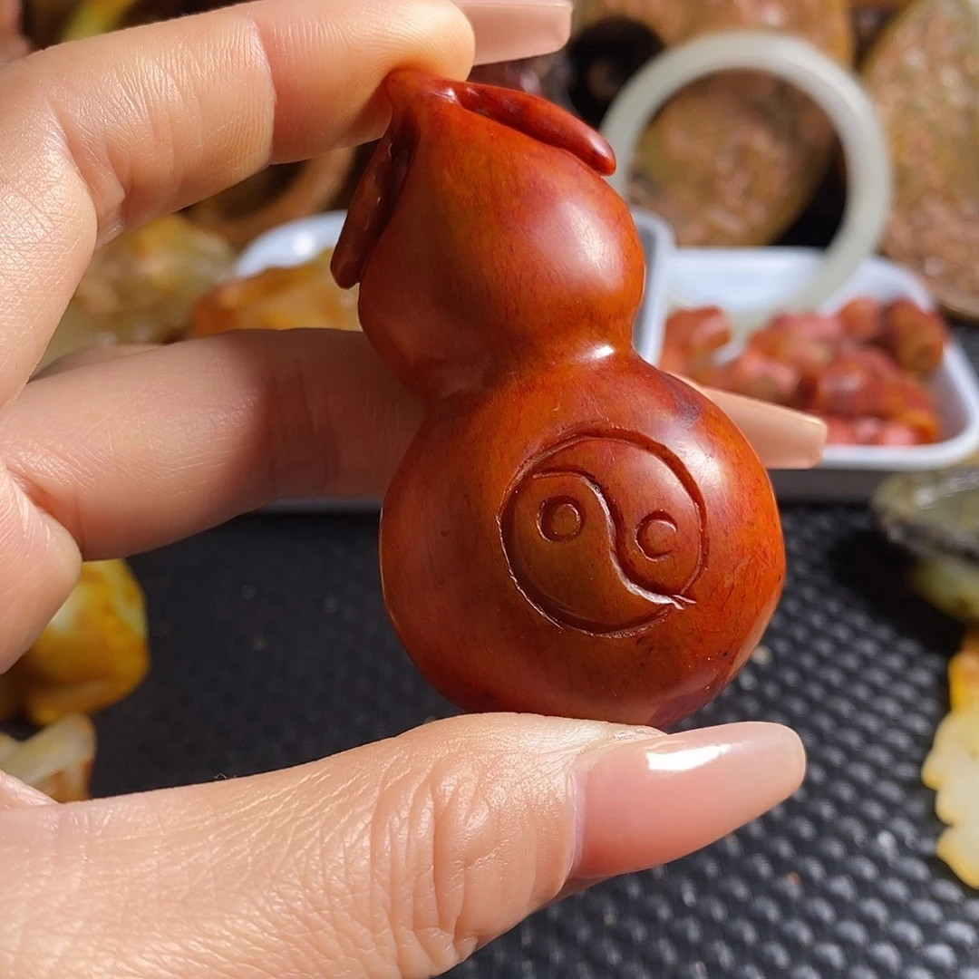 岫岩老玉（透闪石质玉）未镶嵌珠宝奇石