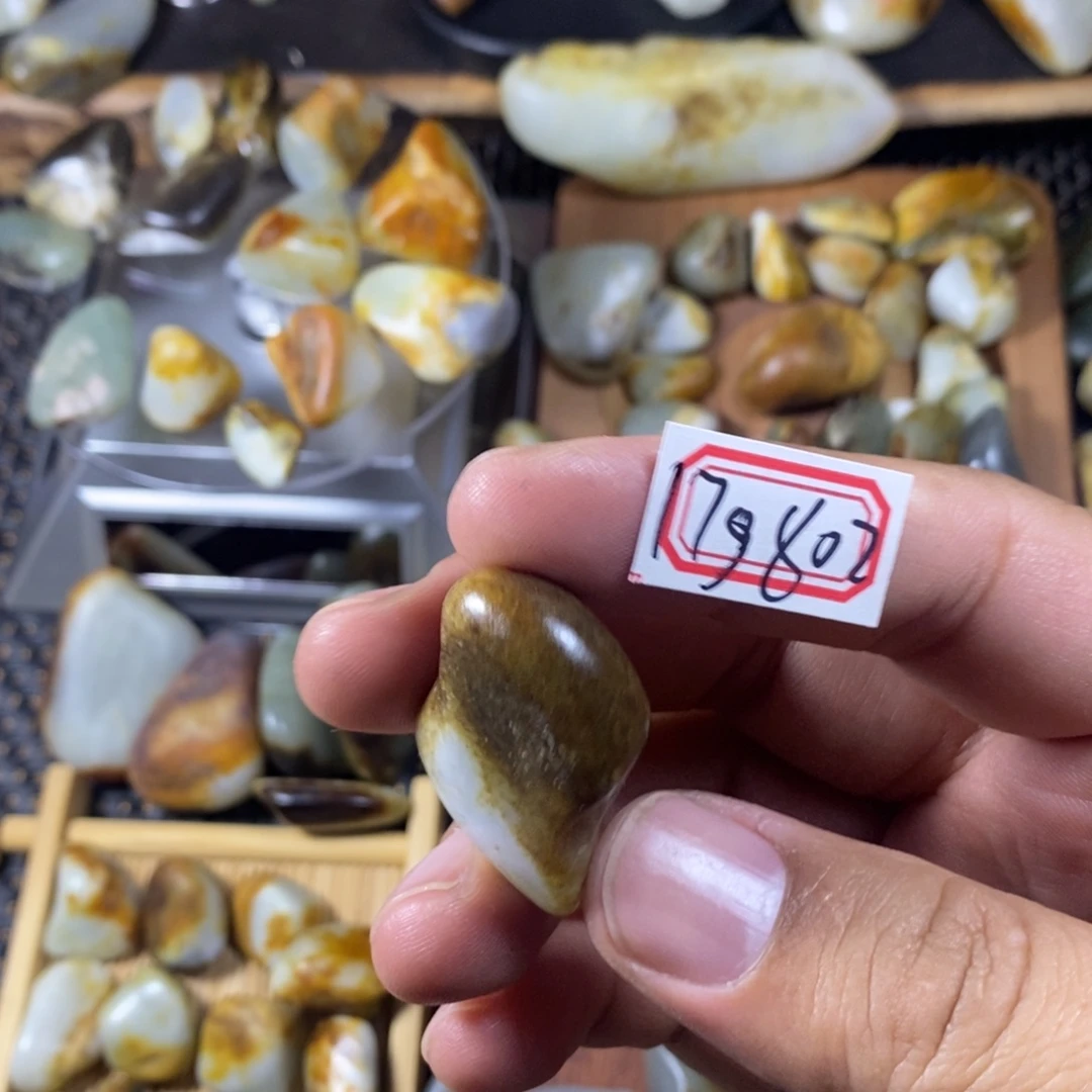 和田玉（糖玉）未镶嵌挂件
