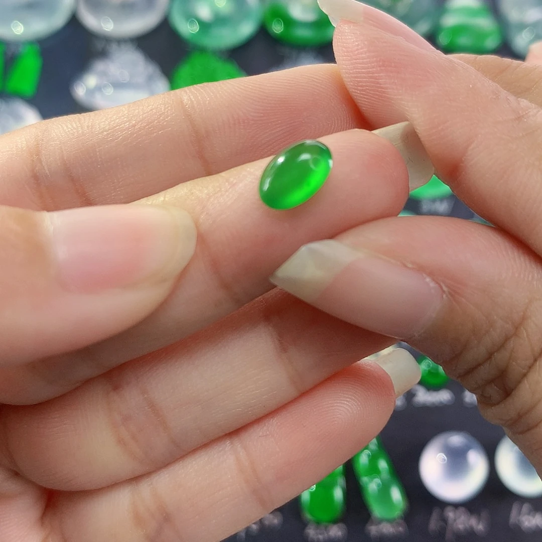 【闪购商品】翡翠颈饰未镶嵌绿蛋