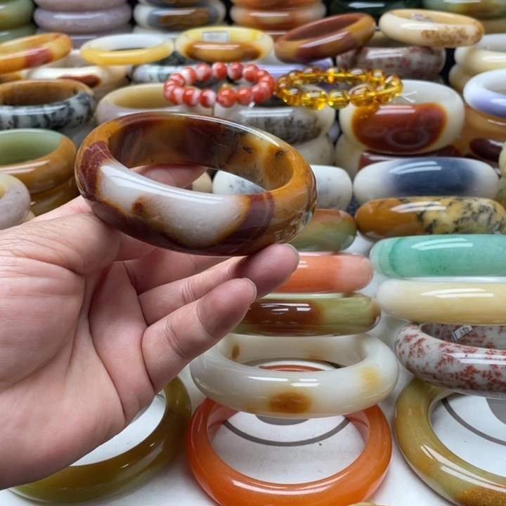 石英岩玉手镯未镶嵌