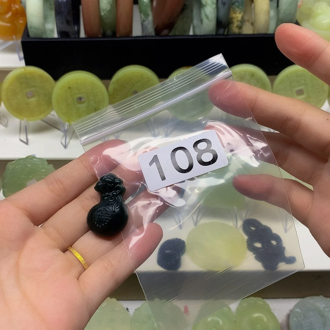 蛇纹石玉颈饰未镶嵌用****3