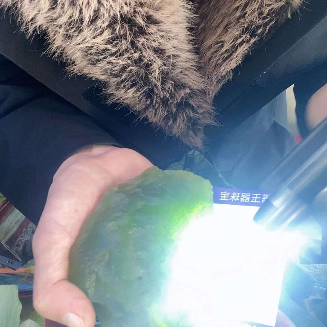 蛇纹石玉未镶嵌珠宝奇石