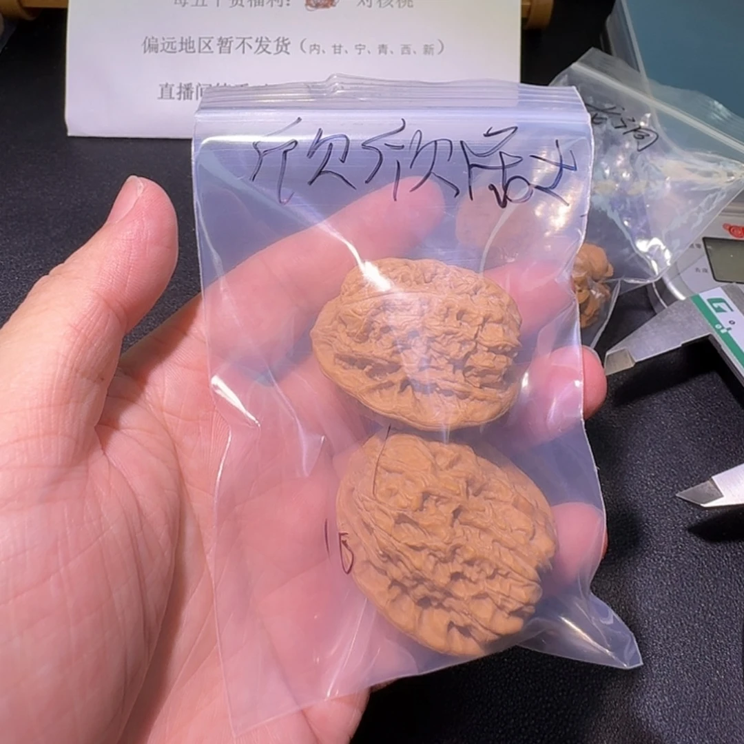 欣***士文玩核桃吊坠将军