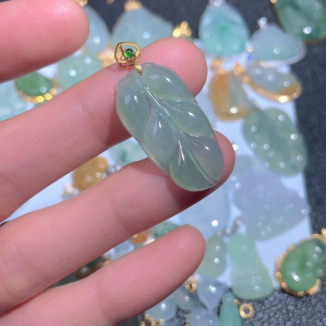 翡翠颈饰18K金镶嵌翡翠