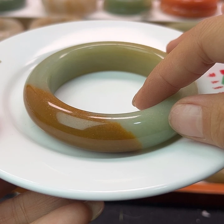 红***】未镶嵌手镯石英岩玉