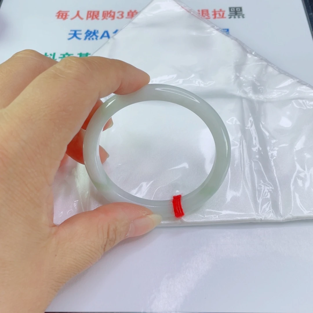 翡翠手镯未镶嵌嘻**?