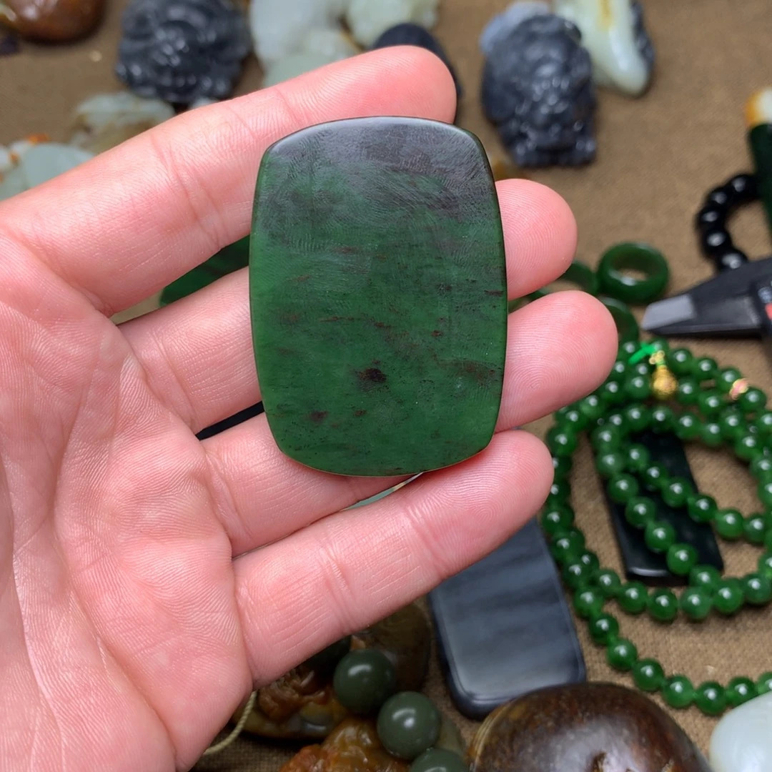 阳***香和田玉未镶嵌颈饰