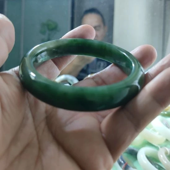 凉***冰和田玉未镶嵌手镯