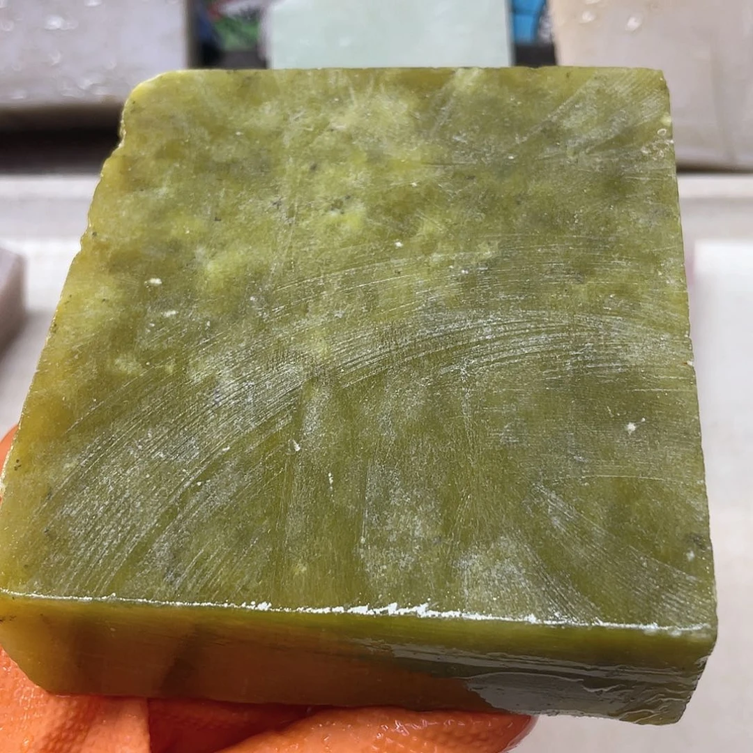 未镶嵌手镯石英岩玉牛油果绿