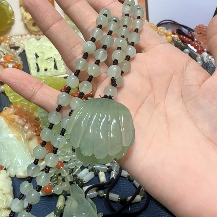 未镶嵌蛇纹石玉吊坠