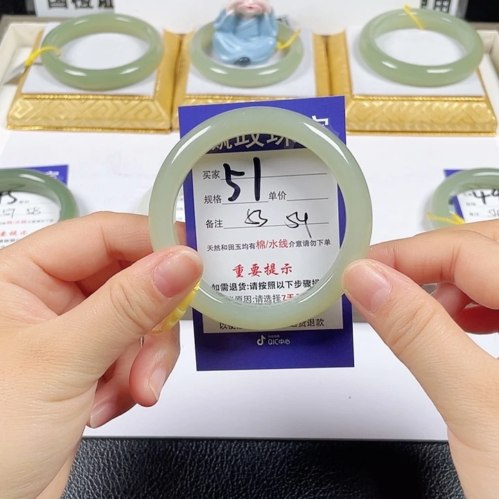 和田玉未镶嵌手镯