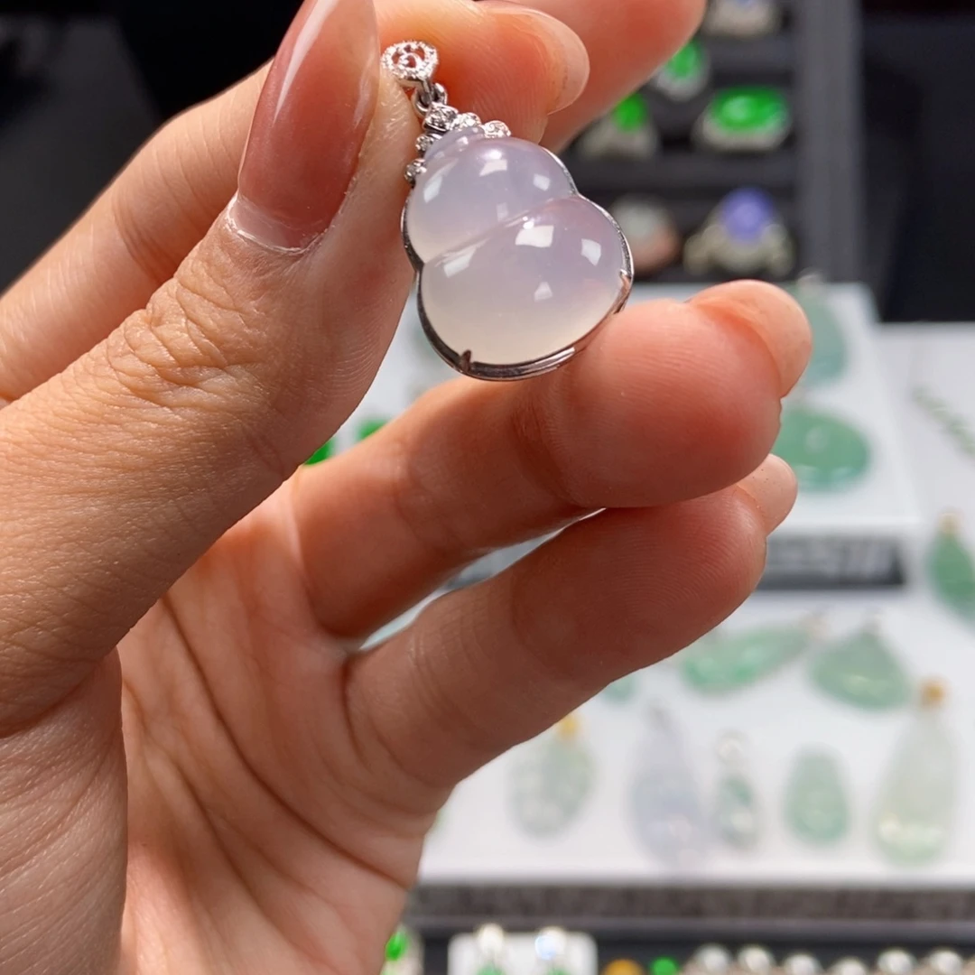 颈饰18K金镶嵌翡翠