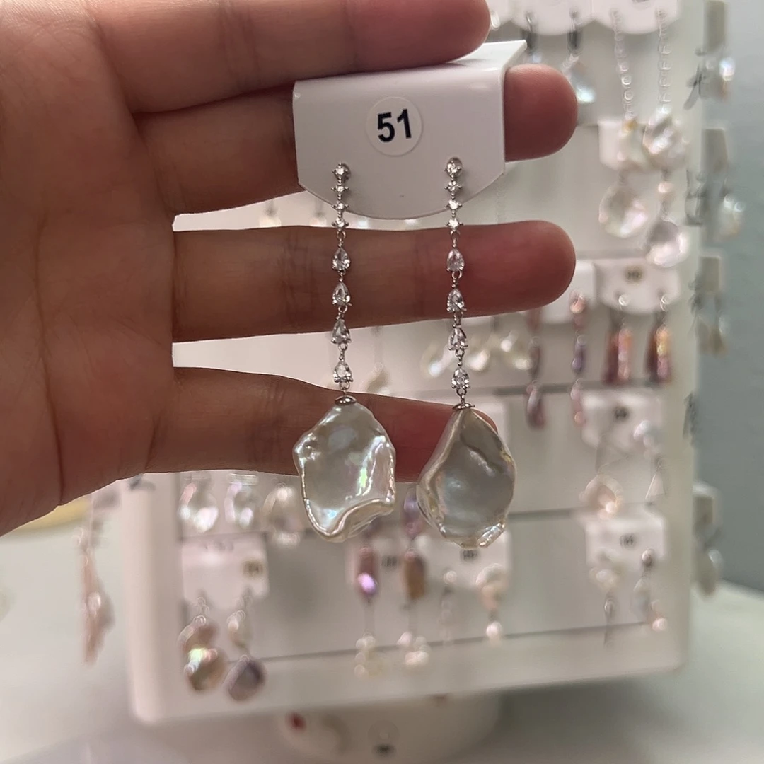 ****慧非金属巴洛克花瓣耳饰