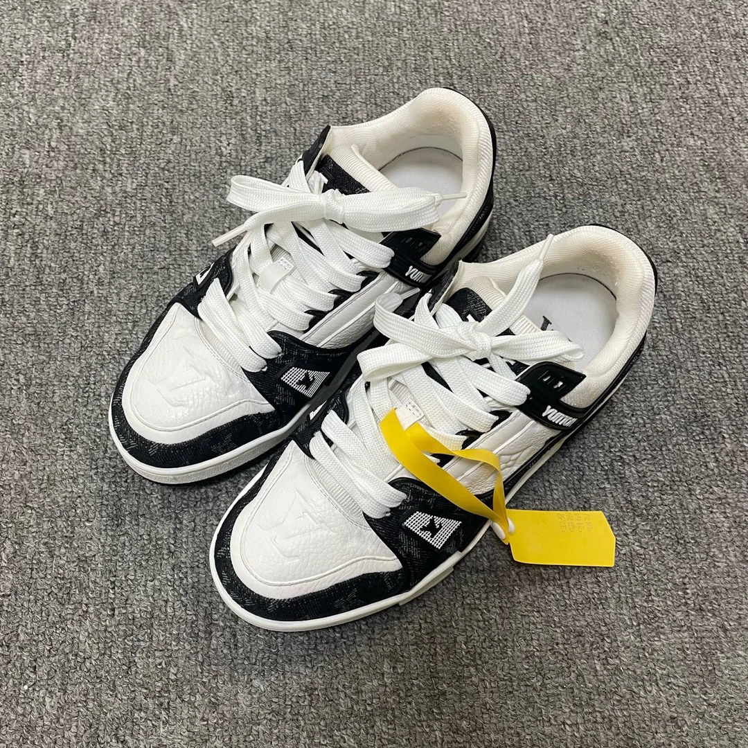 95新 LouisVuitton/路易威登 （有盒） Trainer 低帮板鞋 37码/7752