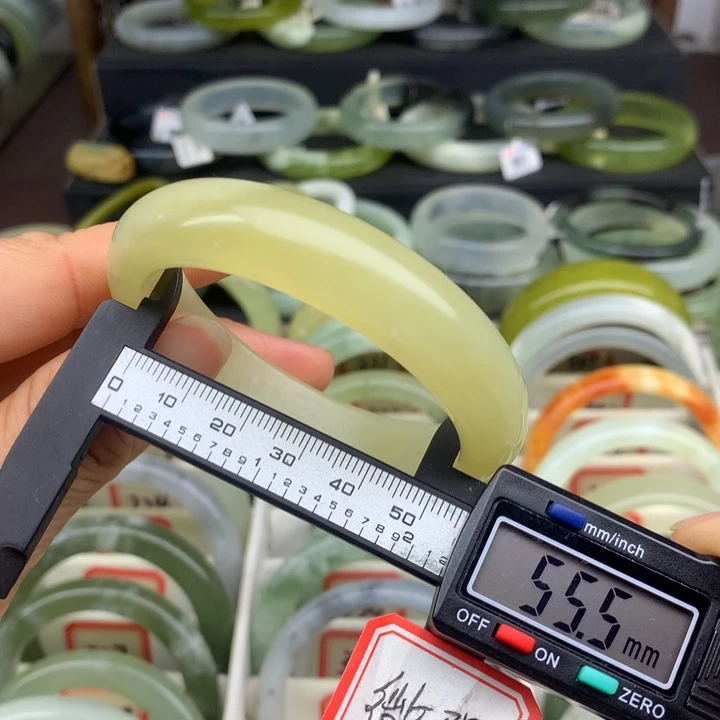 蛇纹石玉未镶嵌手镯338