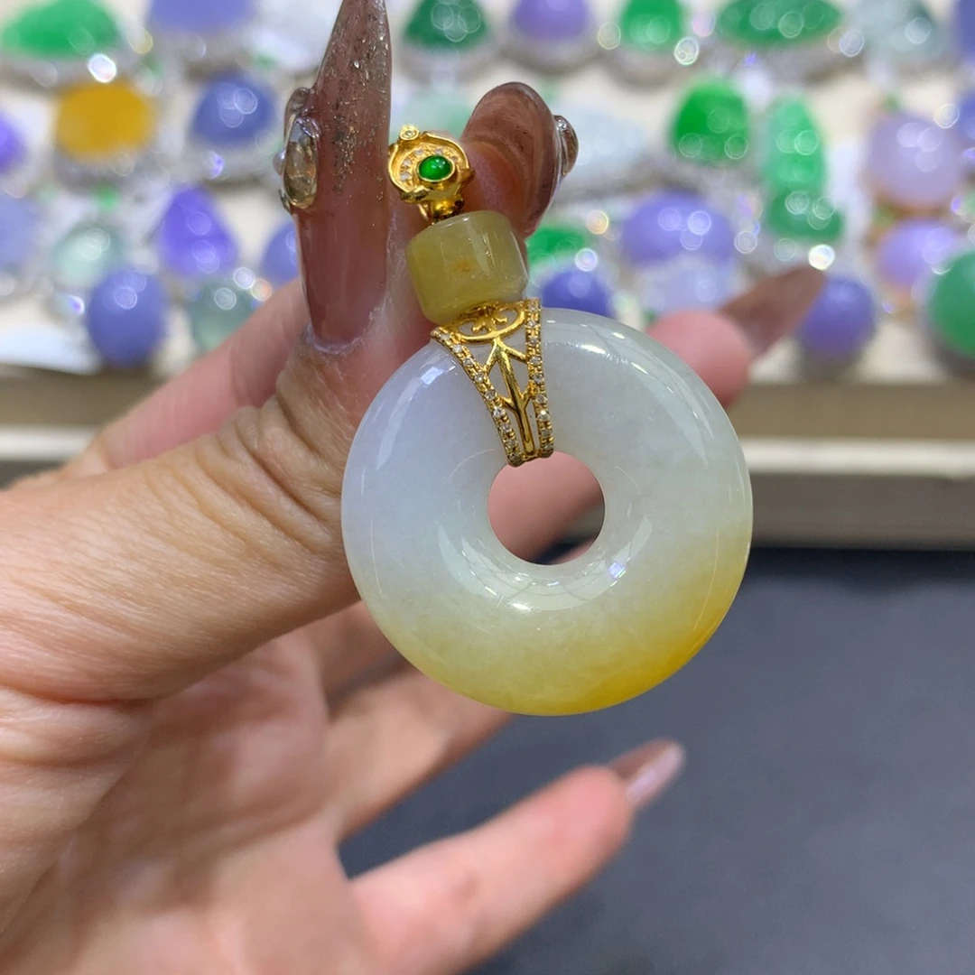 翡翠颈饰18K金镶嵌翡翠