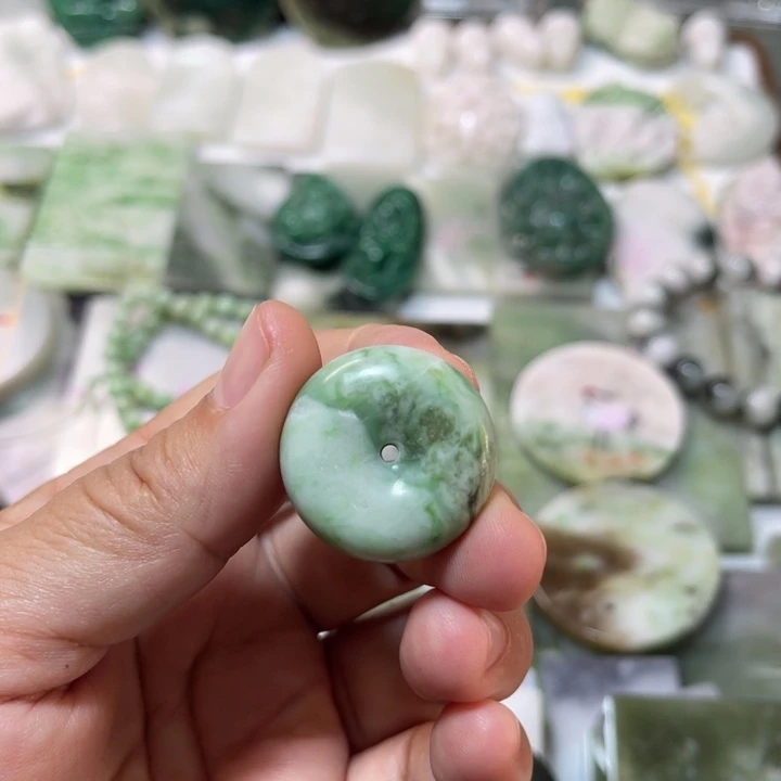 独山玉未镶嵌颈饰