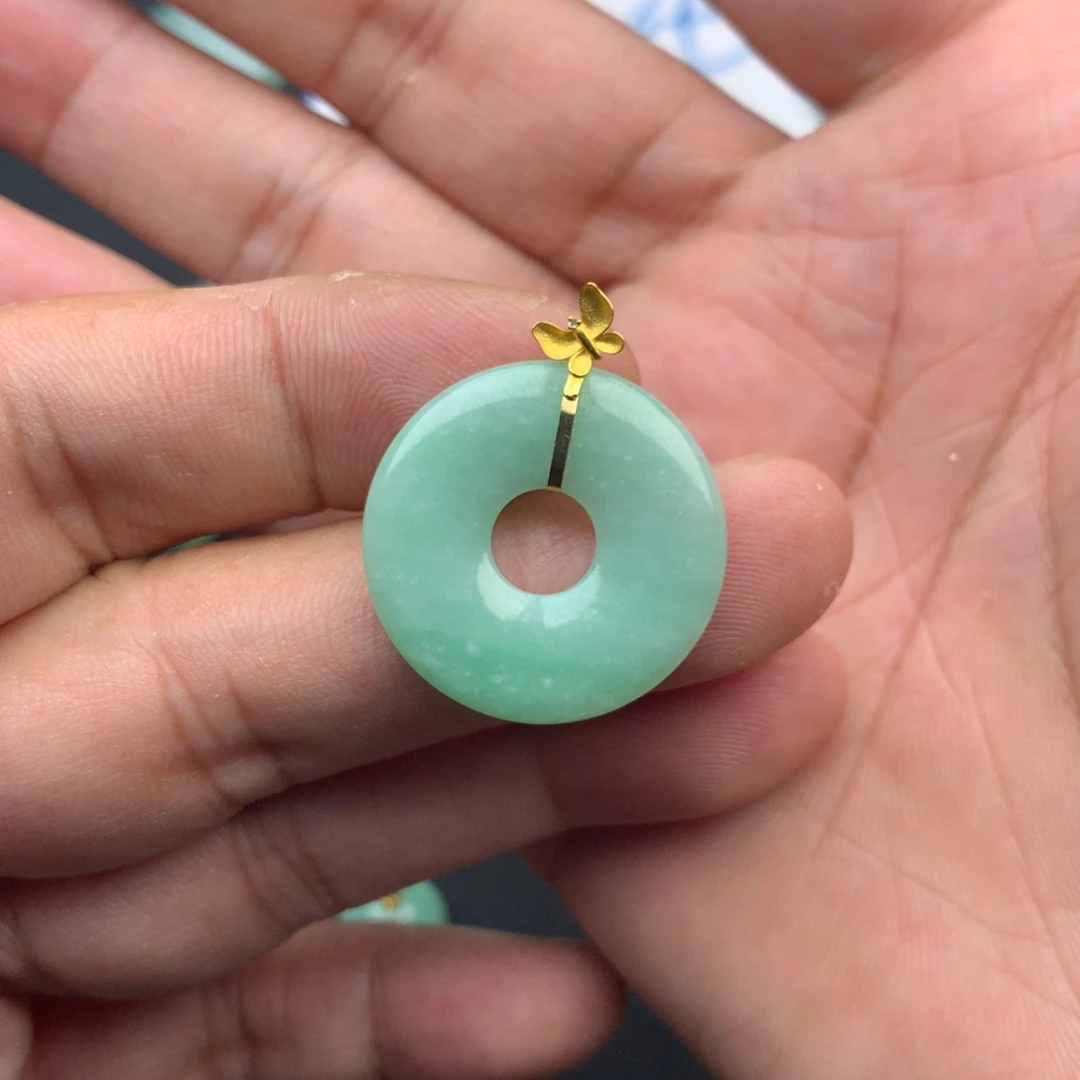 翡翠18K金镶嵌颈饰甜甜圈