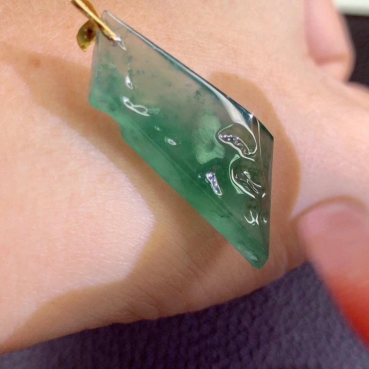翡翠18K金镶嵌颈饰翡翠