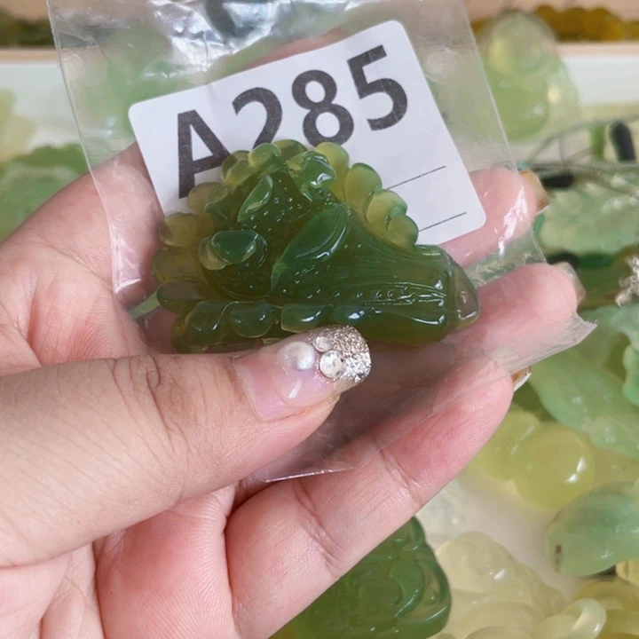 善***福蛇纹石玉未镶嵌颈饰