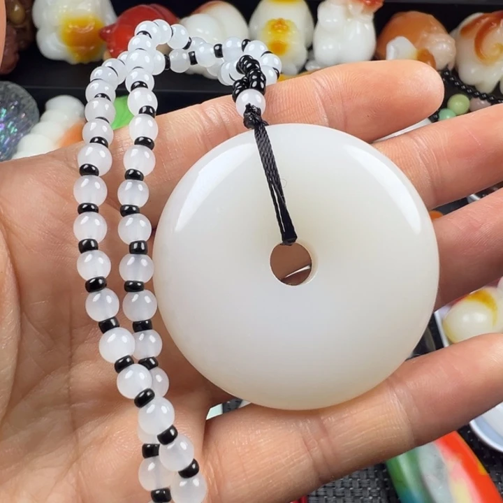 新疆戈壁五彩石js