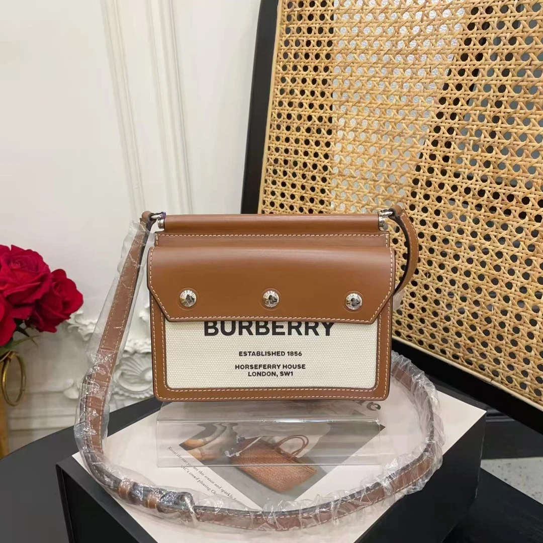 95新 BURBERRY/博柏利 好好title邮差mini棕银帆布拼皮 96518392