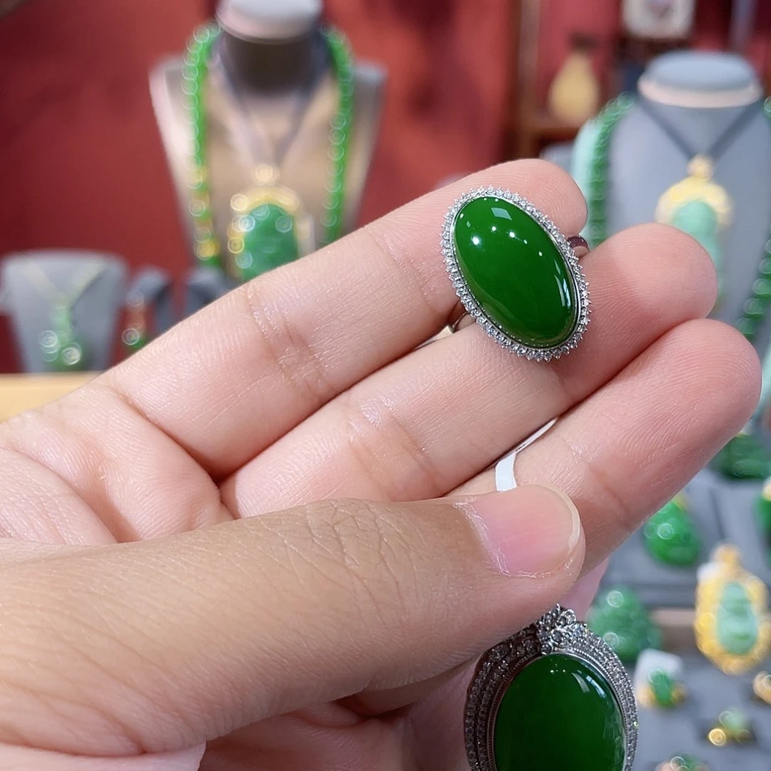 和田玉18K金镶嵌颈饰