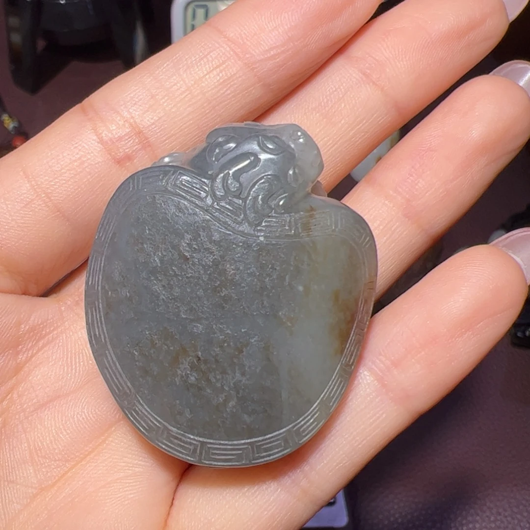 一***狼和田玉未镶嵌颈饰