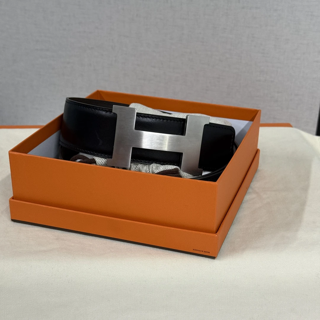 99新 Hermes/爱马仕 Hermes 爱马仕银扣黑棕双面皮带 闲置成色
